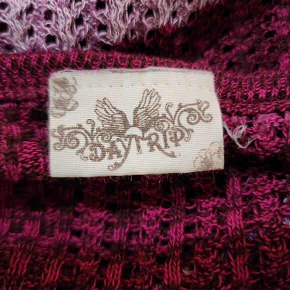 Daytrip Womens Pullover Scoop Neck Sweater Size S Purple Chevron Short Sleeve - Picture 5 of 9